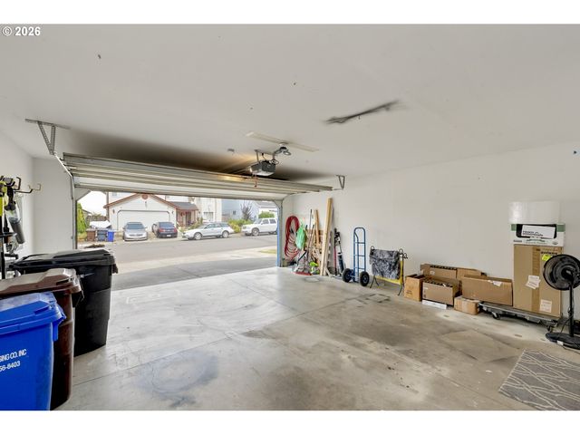 206 Hauser Ct, Molalla, OR 97038