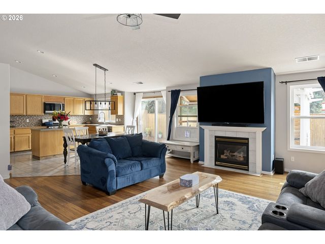 206 Hauser Ct, Molalla, OR 97038