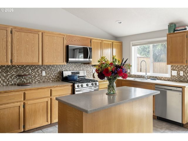 206 Hauser Ct, Molalla, OR 97038