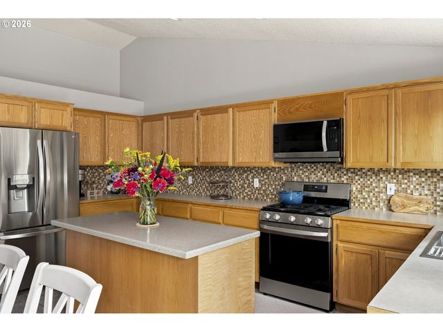 206 Hauser Ct, Molalla, OR 97038