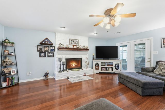 902 Deerfield Ct, Russellville, AR 72801