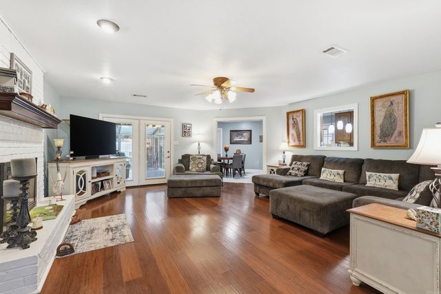 902 Deerfield Ct, Russellville, AR 72801