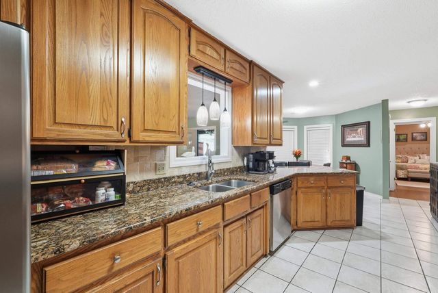 902 Deerfield Ct, Russellville, AR 72801