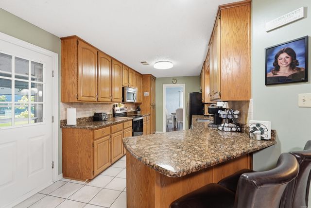 902 Deerfield Ct, Russellville, AR 72801