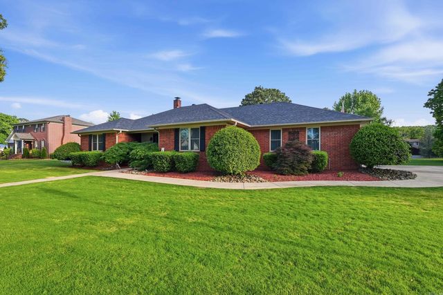 902 Deerfield Ct, Russellville, AR 72801