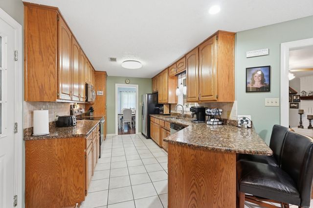 902 Deerfield Ct, Russellville, AR 72801