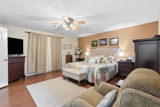 902 Deerfield Ct, Russellville, AR 72801