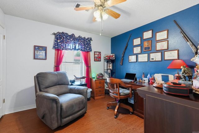 902 Deerfield Ct, Russellville, AR 72801