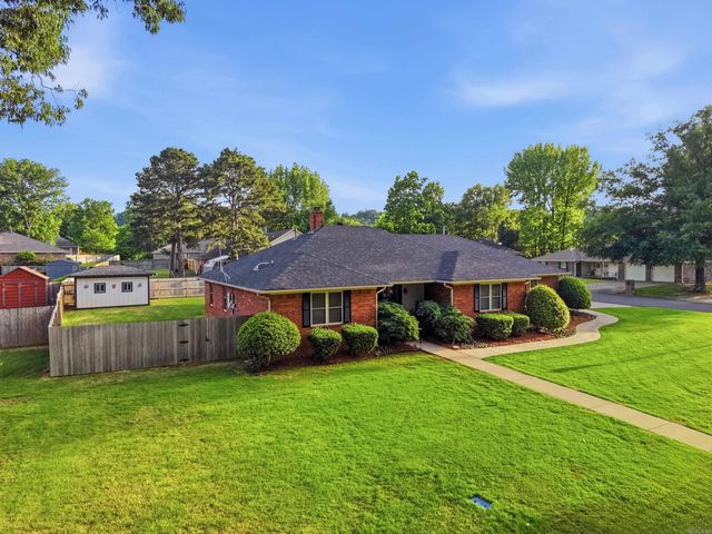 902 Deerfield Ct, Russellville, AR 72801