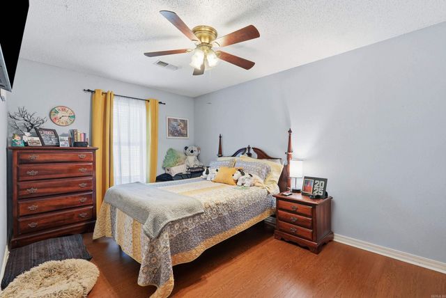 902 Deerfield Ct, Russellville, AR 72801