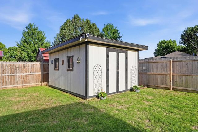 902 Deerfield Ct, Russellville, AR 72801