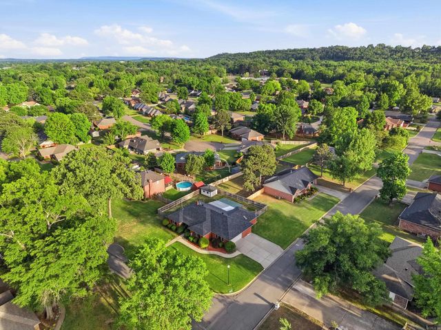 902 Deerfield Ct, Russellville, AR 72801