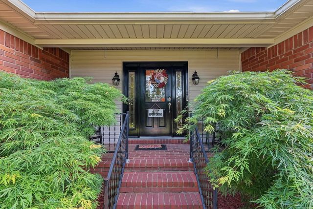 902 Deerfield Ct, Russellville, AR 72801