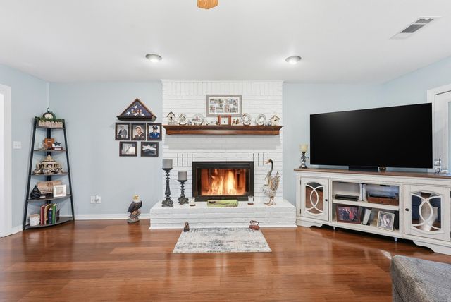 902 Deerfield Ct, Russellville, AR 72801