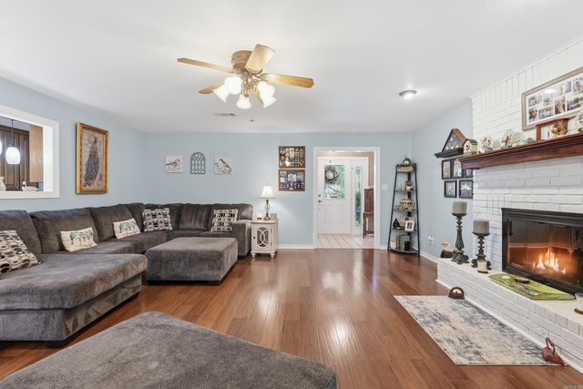 902 Deerfield Ct, Russellville, AR 72801