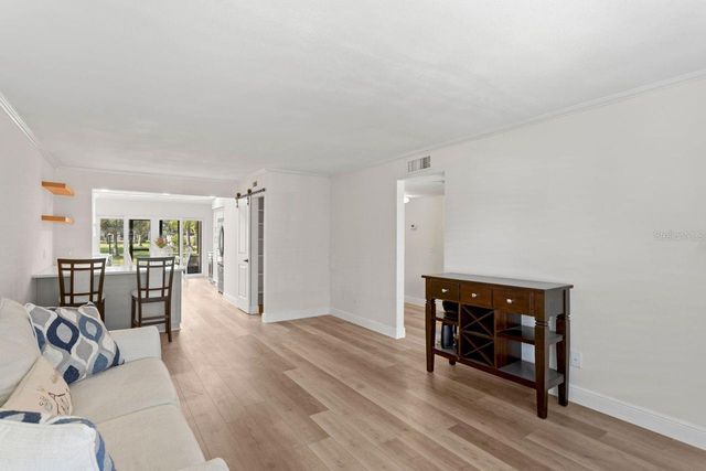 4910 BAY STREET NE 111, St Petersburg, FL 33703