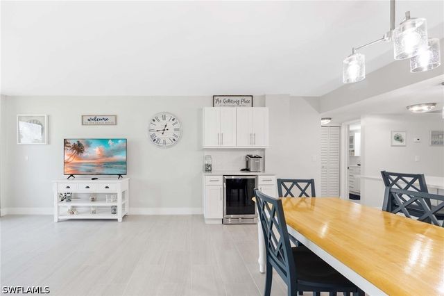 5 Bluebill AVE 108A, Naples, FL 34108