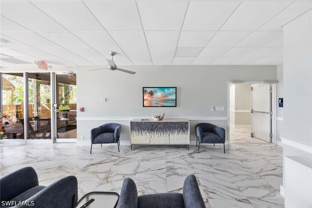 5 Bluebill AVE 108A, Naples, FL 34108