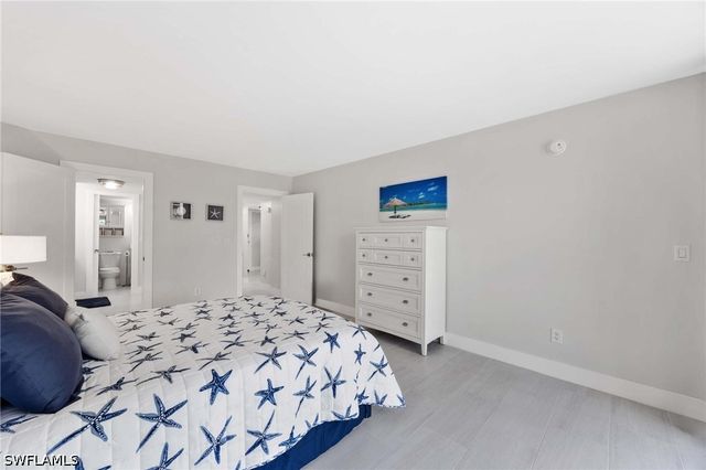 5 Bluebill AVE 108A, Naples, FL 34108