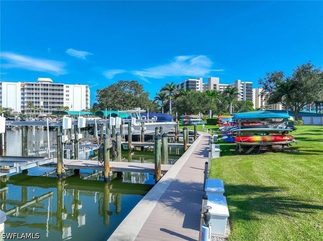 5 Bluebill AVE 108A, Naples, FL 34108