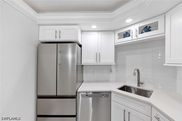 5 Bluebill AVE 108A, Naples, FL 34108