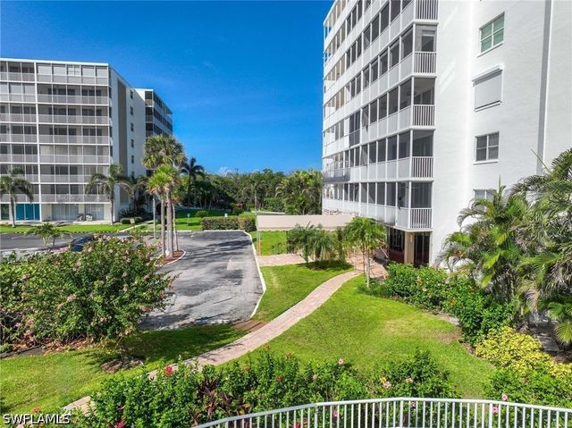 5 Bluebill AVE 108A, Naples, FL 34108