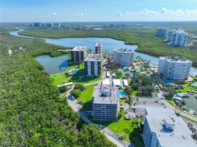 5 Bluebill AVE 108A, Naples, FL 34108