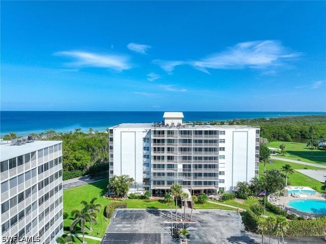 5 Bluebill AVE 108A, Naples, FL 34108