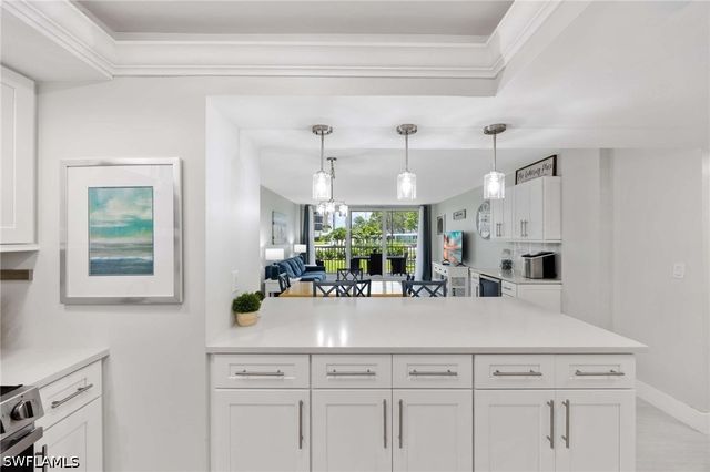 5 Bluebill AVE 108A, Naples, FL 34108