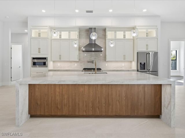 18433 Royal Hammock BLVD, Naples, FL 34114