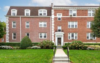 26 Hamilton Place A2, Garden City, NY 11530
