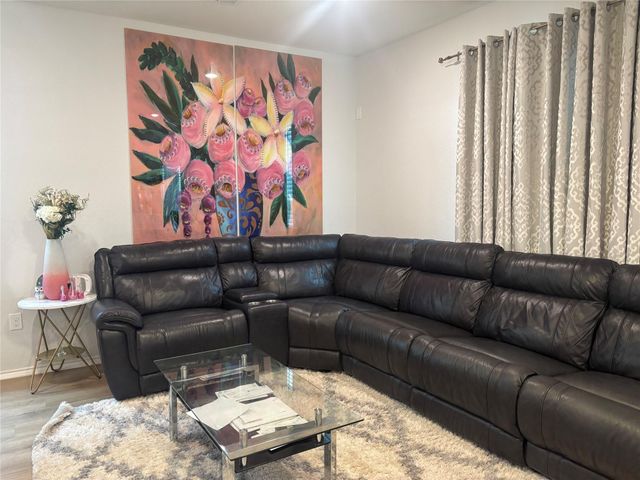 504 Ayinger LN, Austin, TX 78728