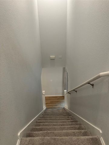 504 Ayinger LN, Austin, TX 78728