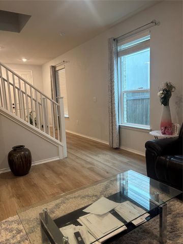 504 Ayinger LN, Austin, TX 78728