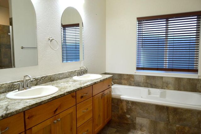 915 NW Bishop Street, Grants Pass, OR 97526