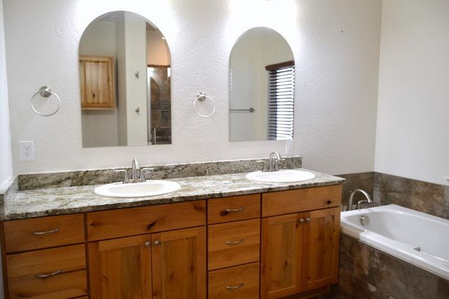 915 NW Bishop Street, Grants Pass, OR 97526