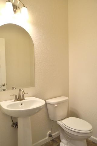 915 NW Bishop Street, Grants Pass, OR 97526