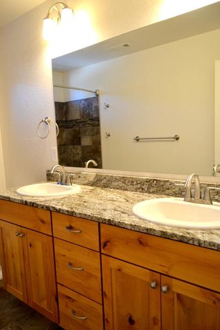 915 NW Bishop Street, Grants Pass, OR 97526