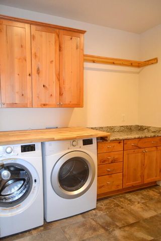 915 NW Bishop Street, Grants Pass, OR 97526