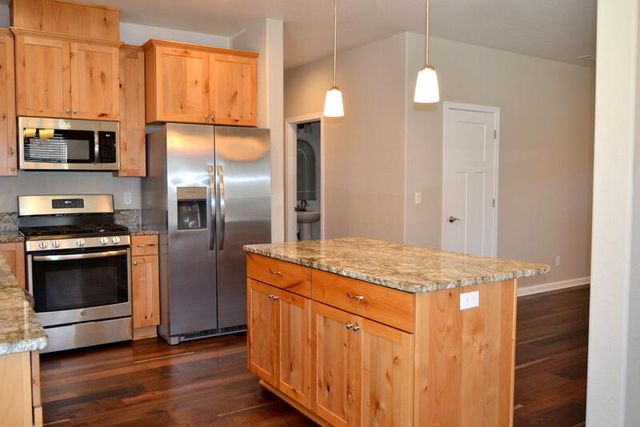 915 NW Bishop Street, Grants Pass, OR 97526