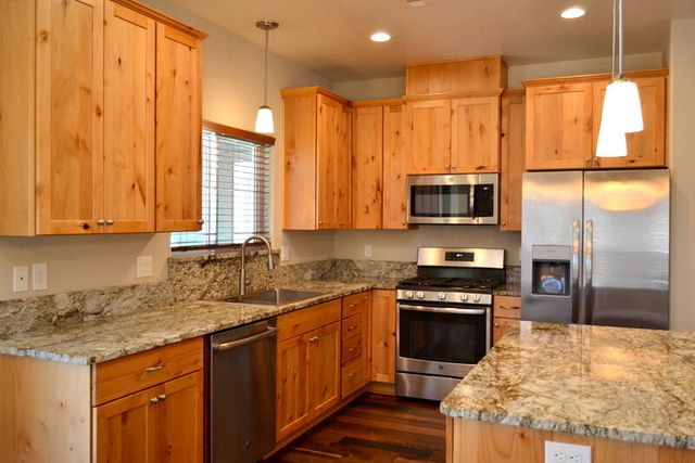 915 NW Bishop Street, Grants Pass, OR 97526