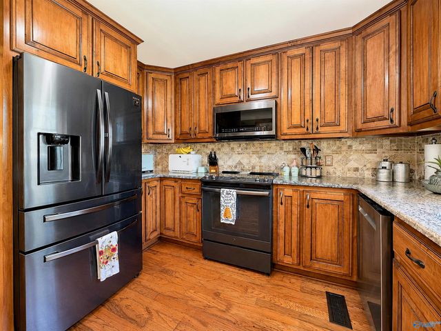 2151 Bluff Street NW, Hartselle, AL 35640