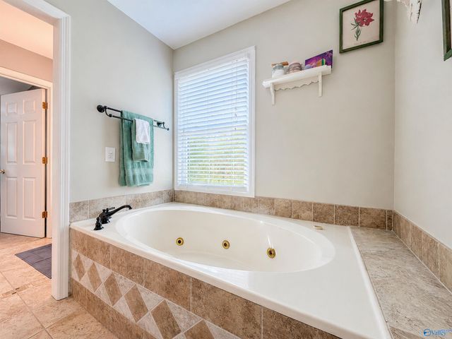 2151 Bluff Street NW, Hartselle, AL 35640