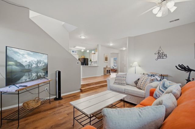 1005 Chiricahua Street SE, Albuquerque, NM 87123
