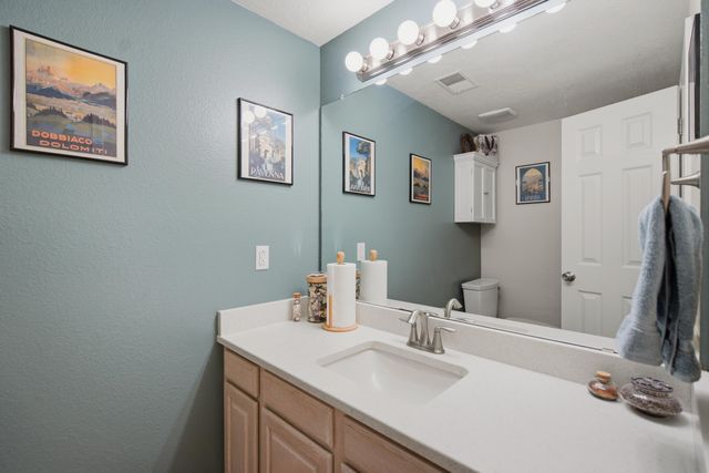 1005 Chiricahua Street SE, Albuquerque, NM 87123