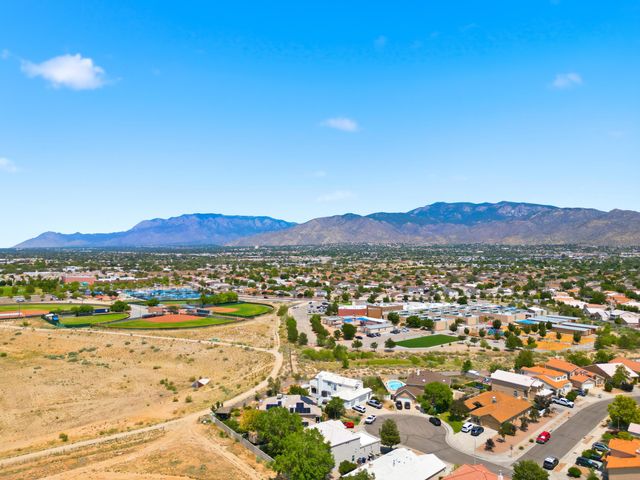 1005 Chiricahua Street SE, Albuquerque, NM 87123