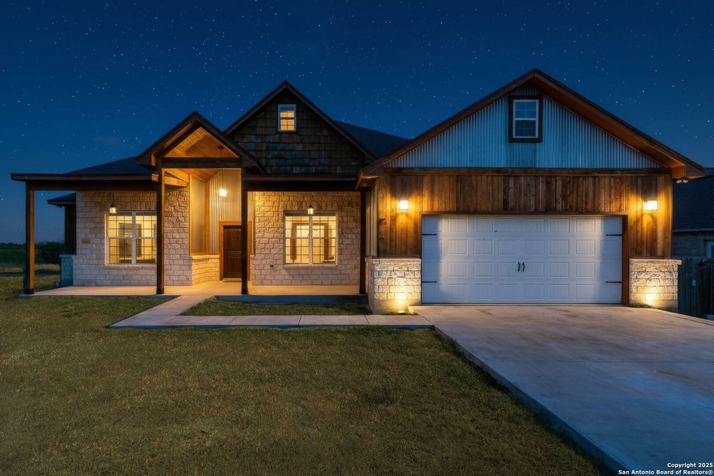 2211 Geneva, Castroville, TX 78009