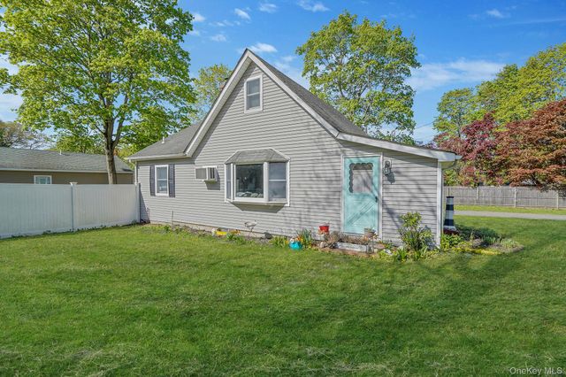 38 Nymph Road, Rocky Point, NY 11778