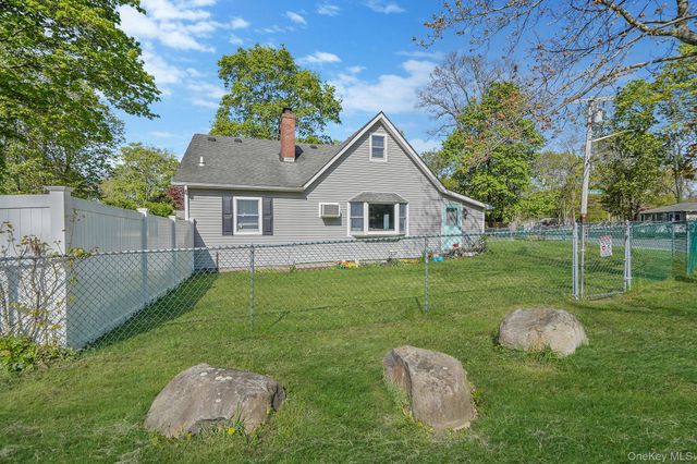 38 Nymph Road, Rocky Point, NY 11778