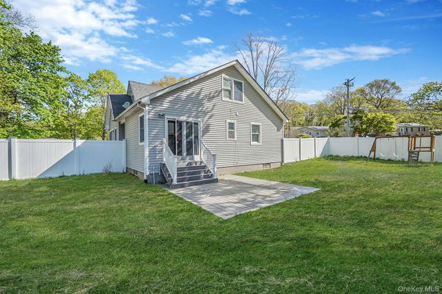 38 Nymph Road, Rocky Point, NY 11778